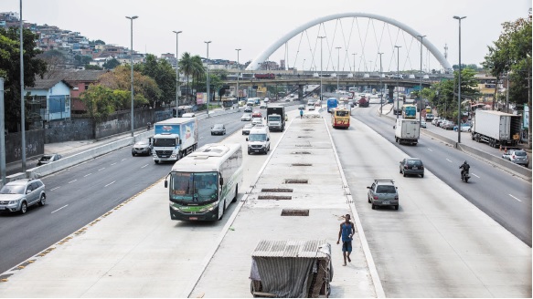 Faixa exclusiva foi interrompida para as obras de construção da Trans Brasil. Foto: Douglas Lopes
