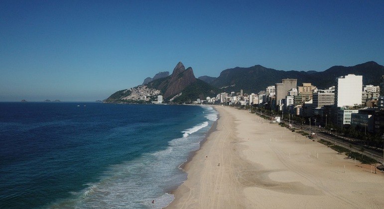 Acesso a praias do estado estará proibido a partir de sexta-feira (26) até 4 de abril PILAR OLIVARES/REUTERS