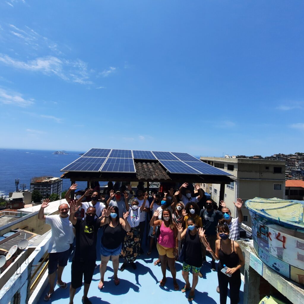 Inauguração do sistema de energia solar aconteceu em um domingo ensolarado no Vidigal | Foto: Aline Fornel