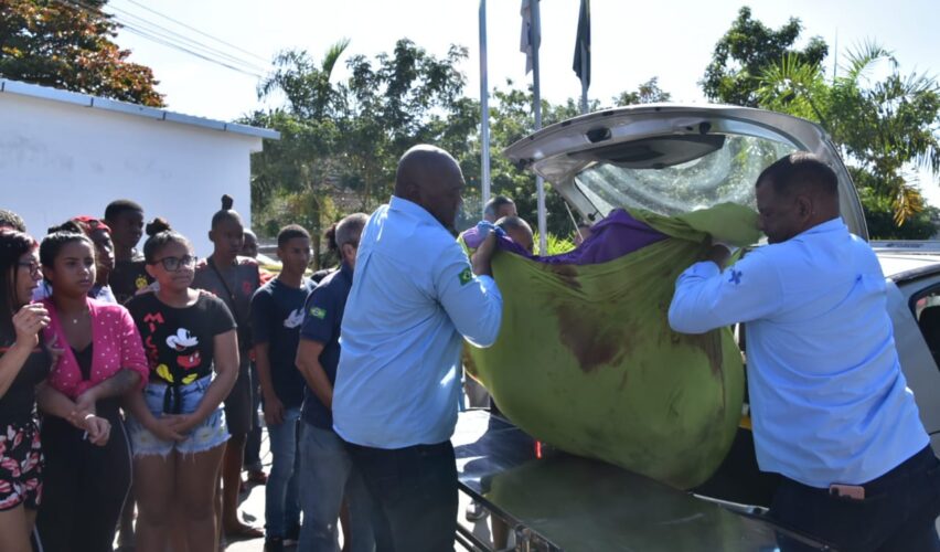 Com a proximidade das eleições, as operações policiais se tornaram mais frequentes e mais violentas; na foto, corpos sendo recolhidos após ofensiva das polícias civil e militar | Foto: Selma Souza/Voz das Comunidades