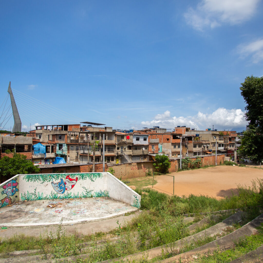 Vila dos Pinheiros vista do Parque Ecológico da Maré. Foto: Affonso Dalua