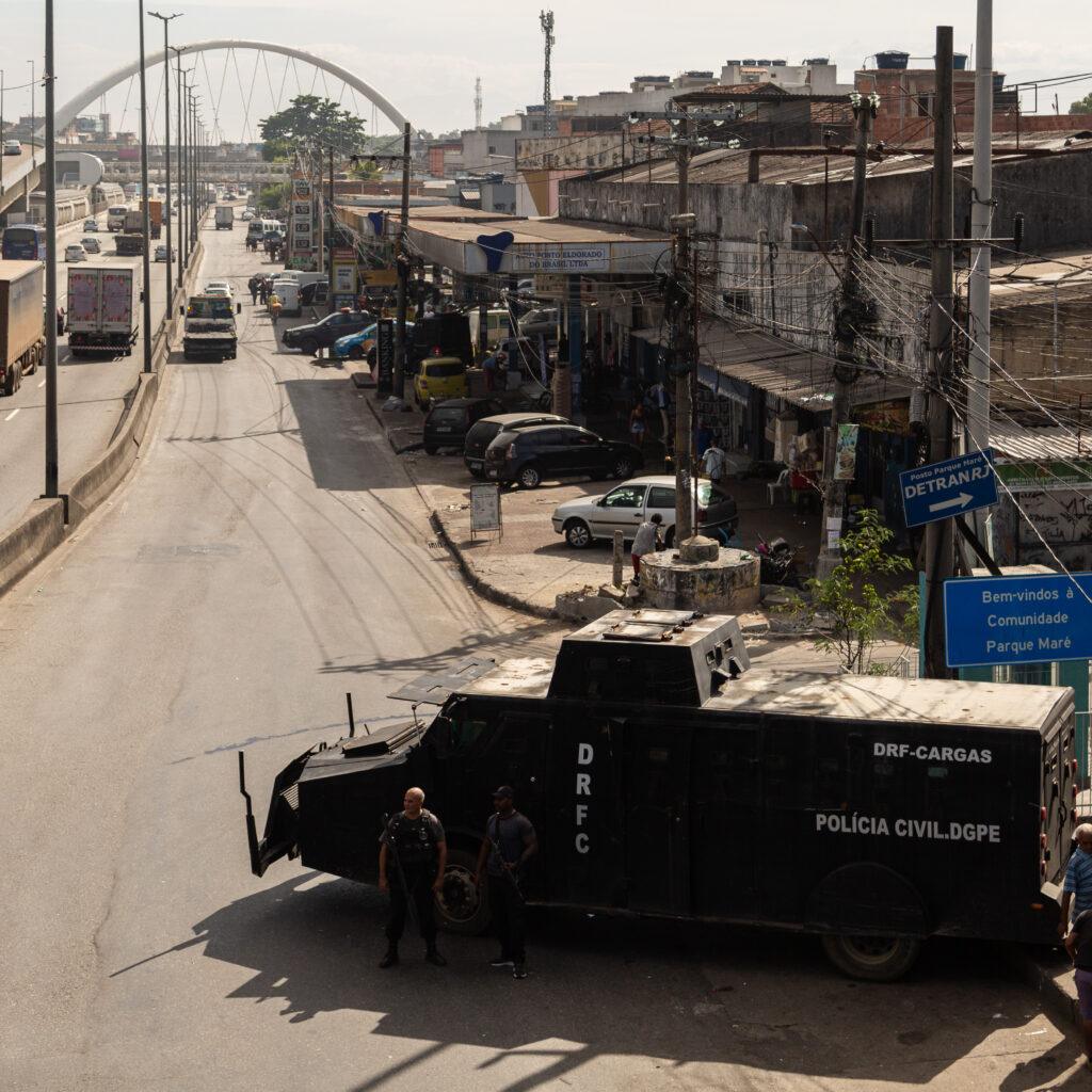 Moradores protestam contra demolições de residência na Nova Holanda e no Parque União | Foto: Patrick Marinho
